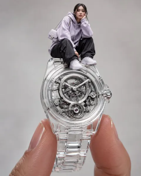 Giant Watch Fashion Fantasy