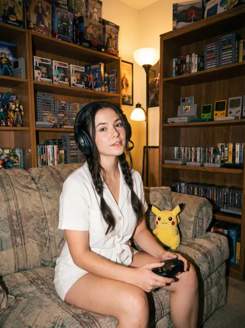 Direct Flash Gamer Girl