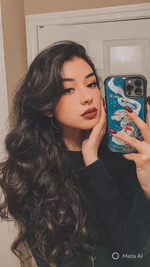 Dragon Case Beauty Mirror Selfie