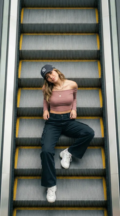Escalator - Top View Streetwear