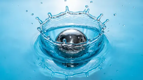 Metal Ball Water Splash Slow-Mo