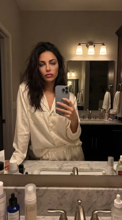 Sexy Bathroom Mirror Selfie
