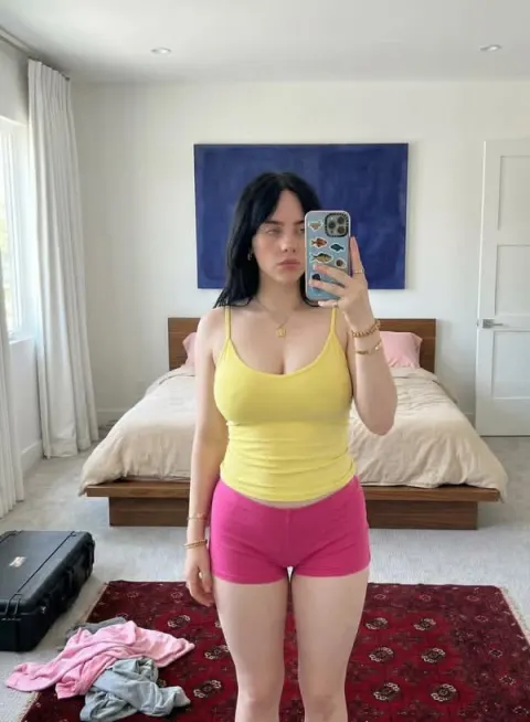 Cool Girl Mirror Selfie Vibes