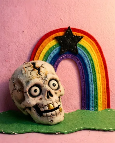 Gold-Tooth Skull Rainbow Star