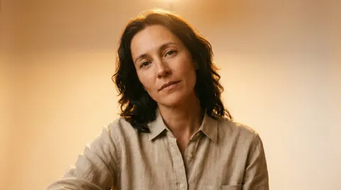 Confident Linen Portrait Glow