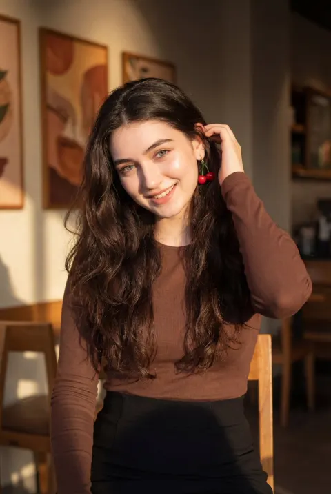 Warm Smile in Cozy Café