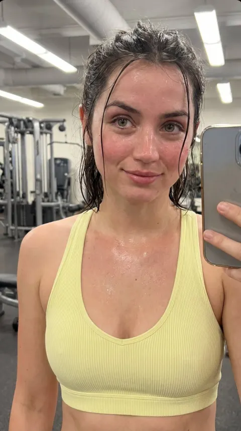 Gym Sweat Selfie Glow