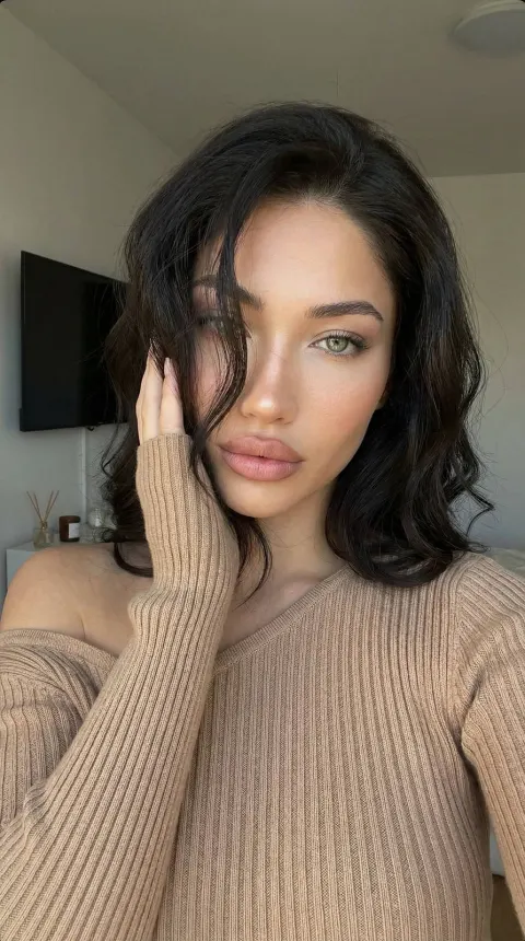 Cozy Selfie Aesthetic Glow
