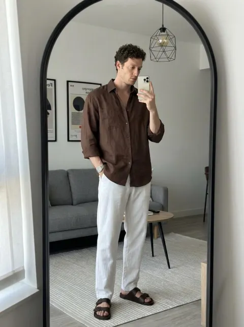 Minimalist Mirror Selfie Style