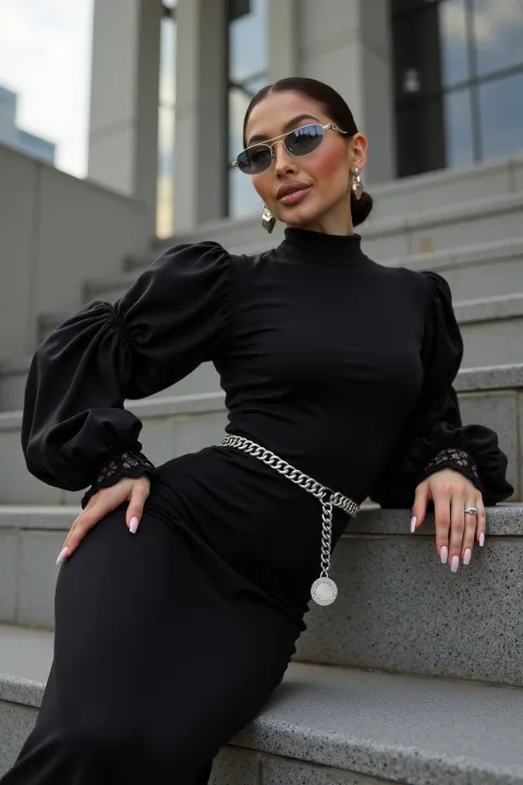 Urban Queen: Concrete Jungle Glamour