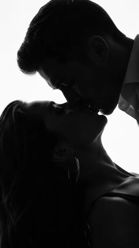 Silhouette Kiss in Rim Light