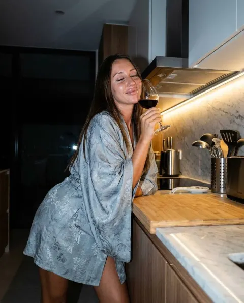 Night Kitchen Wine Portrait Flash