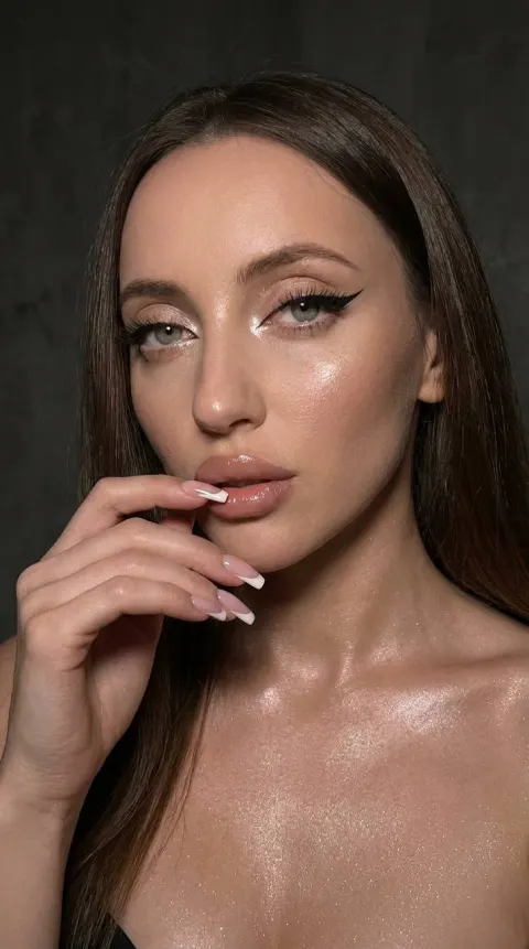 Glamorous Night Beauty Selfie