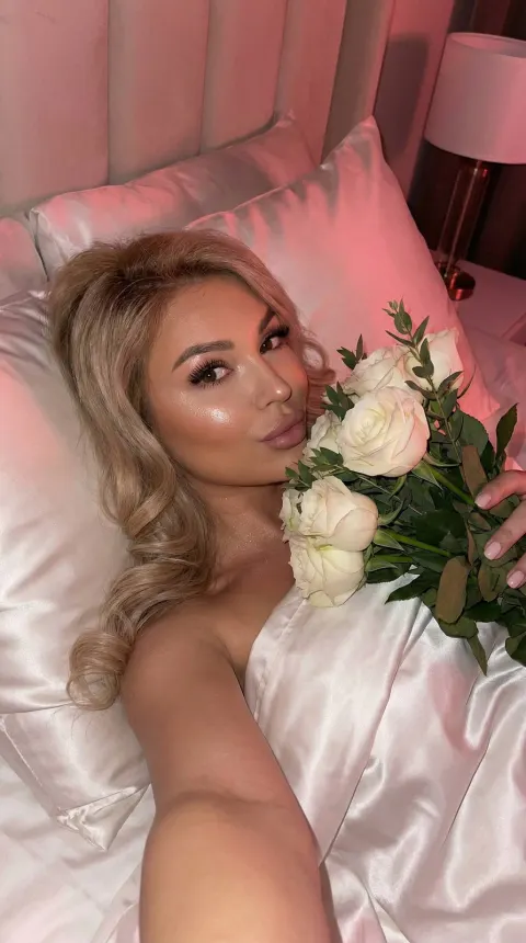 Night Rose Gaze Selfie