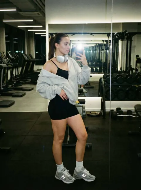 Gym Girl Retro Flash Selfie