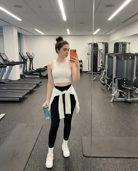 Gym Mirror Selfie