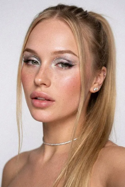 Ultra-Realistic Beauty Selfie Portrait