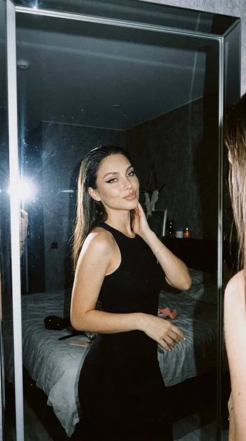 Mirror Reflection Fashion Selfie
