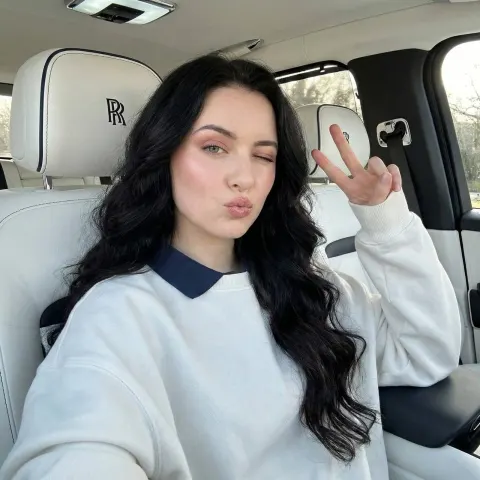 Rolls-Royce Beauty Selfie