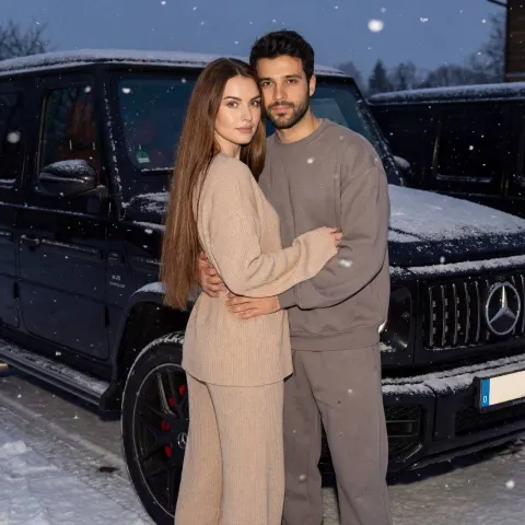 Snowy G-Wagon Couple Shoot