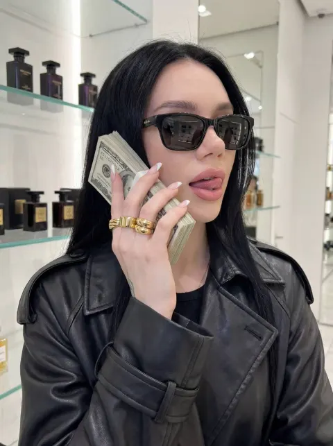 Luxury Fashion Woman Holding Cash
