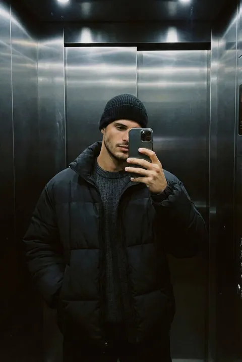 Elevator Mirror Selfie Street Style