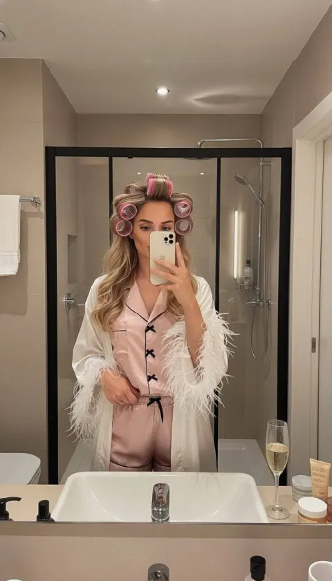 Retro Glam Bathroom Mirror Selfie