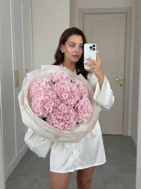 Floral Bouquet Mirror Selfie Scene
