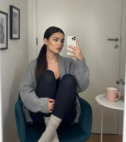 Mirror Selfie Cozy Afternoon
