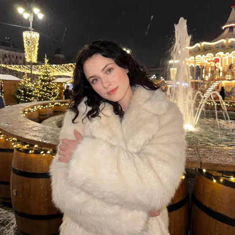 Winter Night Christmas Bar Girl