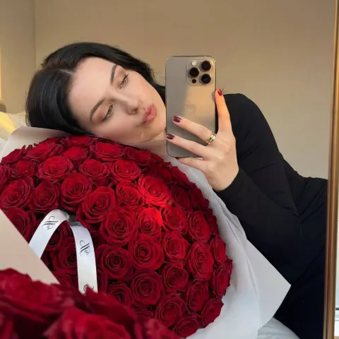 Cinematic Rose Mirror Selfie