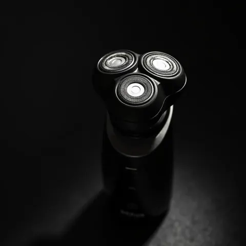 Braun Shaver in Grainy Black and White