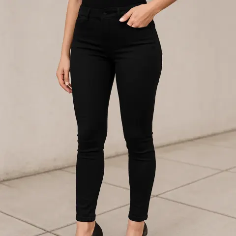 Woman Wearing Black Skinny Jeans and Black High Heels