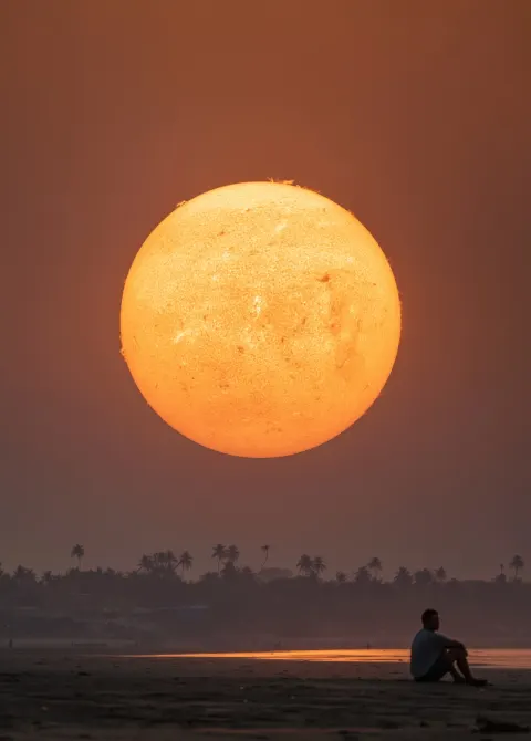 A hyperrealistic photography of the sun in all his beauty